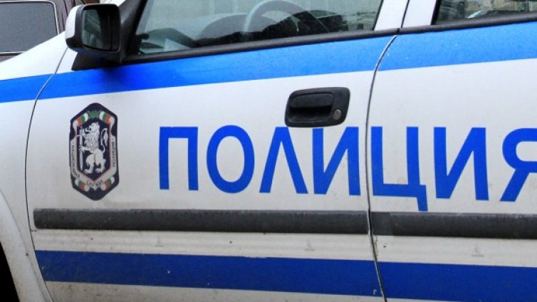 Опоскаха 6 коли, чупейки стъклата им в Пловдив