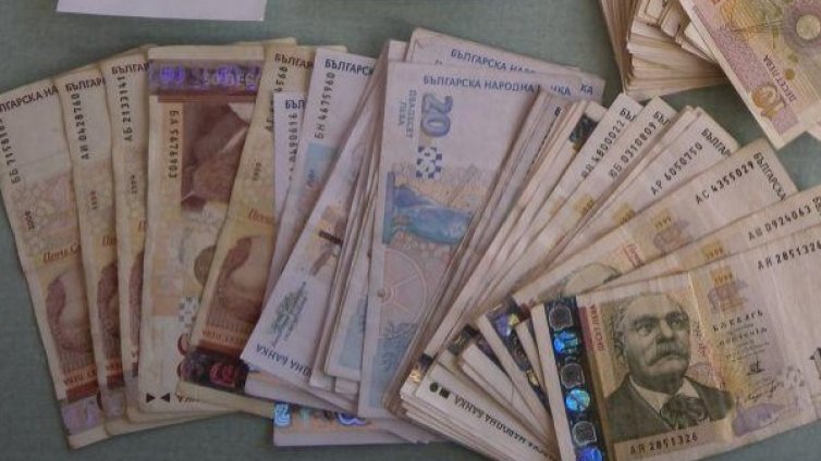 Измамница крала пари, използвайки болно дете 