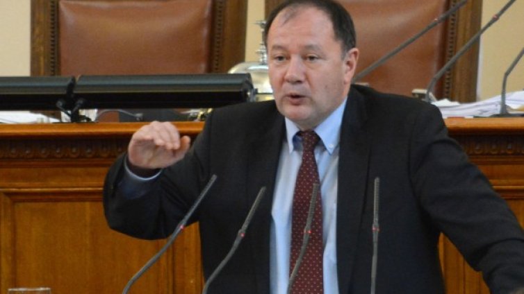 Миков не ще само отбрани европолитици да пътуват