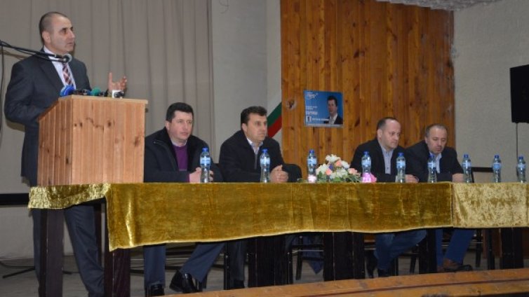 Цветанов в Сърница: Не броеници, а осветлението е знак