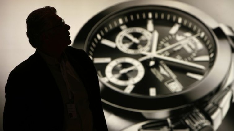 Ще надвият ли швейцарските часовници Apple Watch?