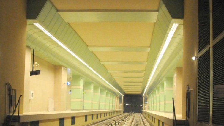 Като бяла лястовица: Депутат в метрото