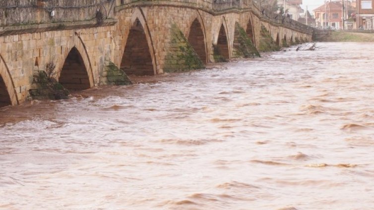 МОСВ: Речните нива остават над праговете за високи води