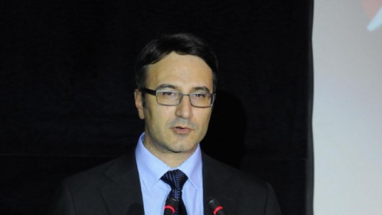 В сделката за БТК Василев се договаря със себе си