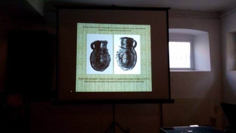 Откриха уникална капсула от гроба на Св. Йоан Богослов