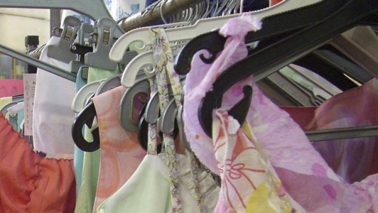 Спряха от продажба над 120 вида рискови стоки за деца