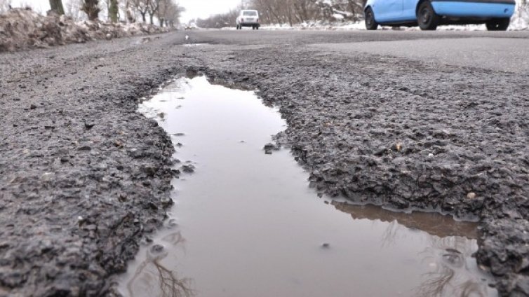 Дупка до дупка: Аварийното кърпене в ход