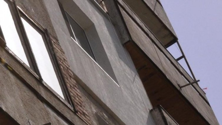 Старица полетя фатално от 4-тия етаж в Бургас