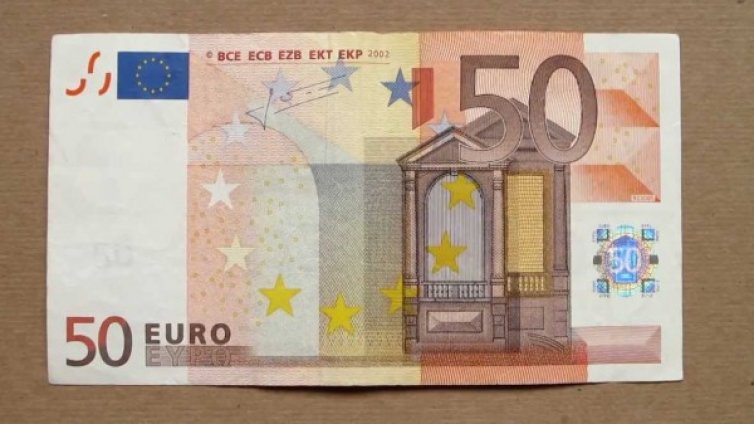 Арест за жена, опитала да обмени евро менте