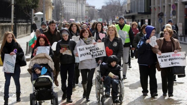 Протестът днес: Милост за хората с увреждания!
