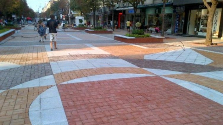 Кметицата на война със заведенията по Витошка