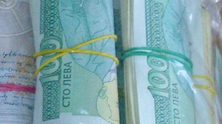 Баба "олекна" с 2250 лева заради ало измамник 