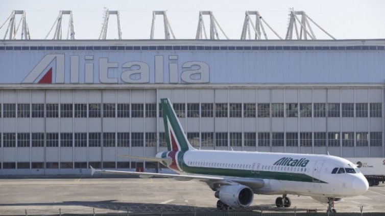 Алиталия отстрани пилот, командвал самолета, с който летял италианският президент