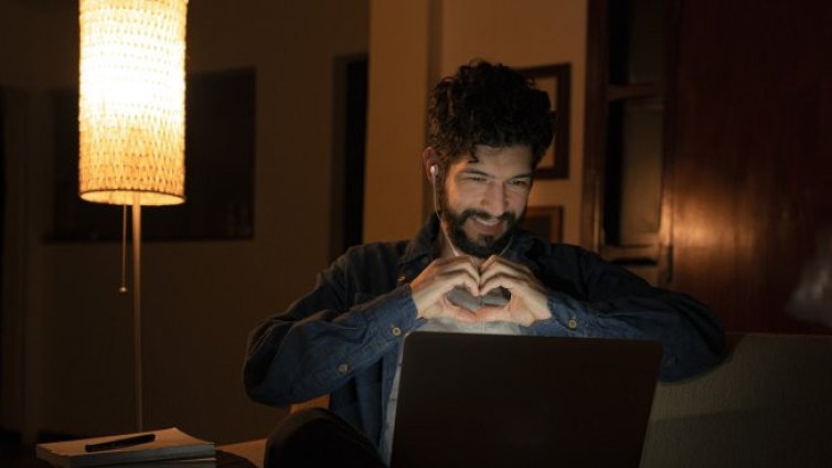 Как кариерата да не пречи на връзката ви?