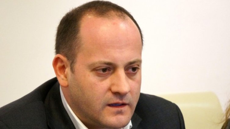 ДПС стреля по силни министри, смята Радан Кънев