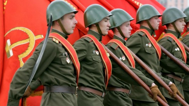 Кой хвърля сянка върху Деня на победата?