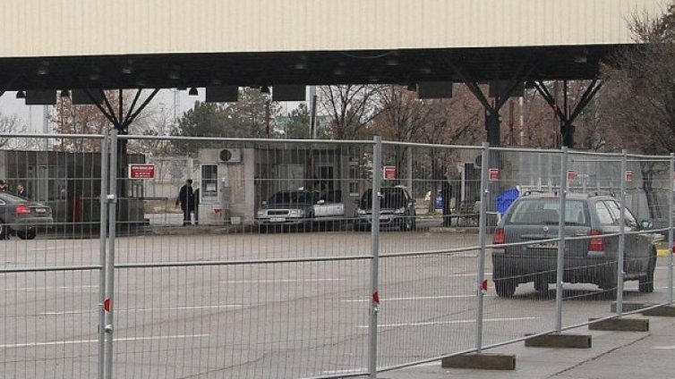 С мастика и прах за пране куфарната търговия тръгна пак