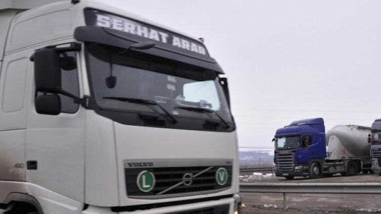 Депресиран сириец се хвърли под камион в Харманли