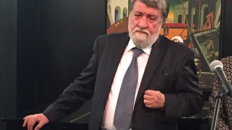 Скандал за Вежди в НС. Хвалят го, но не дават да се пита