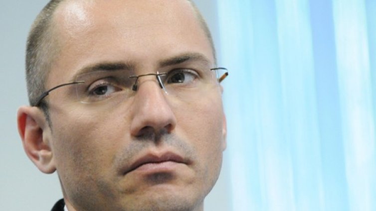 Сръбският президент излъга, че учебниците на български са отпечатани