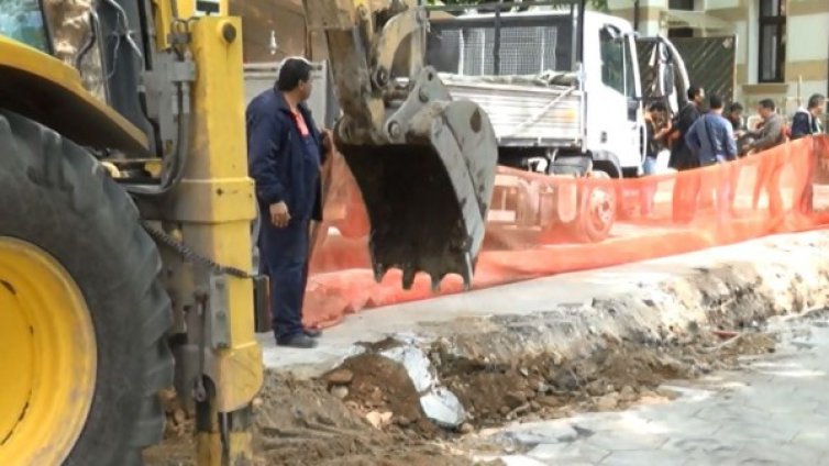 Багери на ВиК раздробиха античен зид в Пловдив