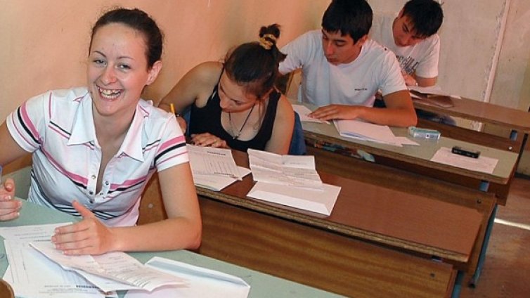 Не можеш да пишеш текст - няма 6 по литература