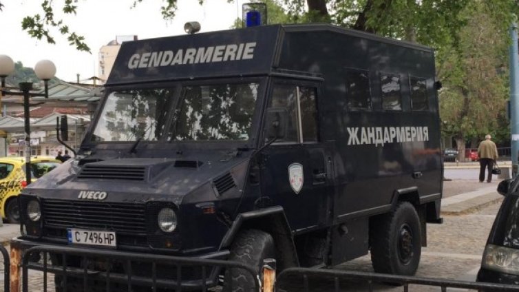 Пловдив под полицейска блокада заради бомбени заплахи