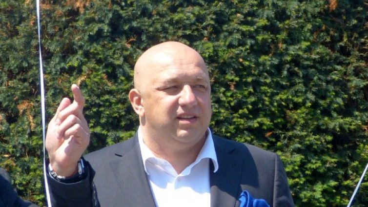  Няма мениджъри, които да управляват стадионите 