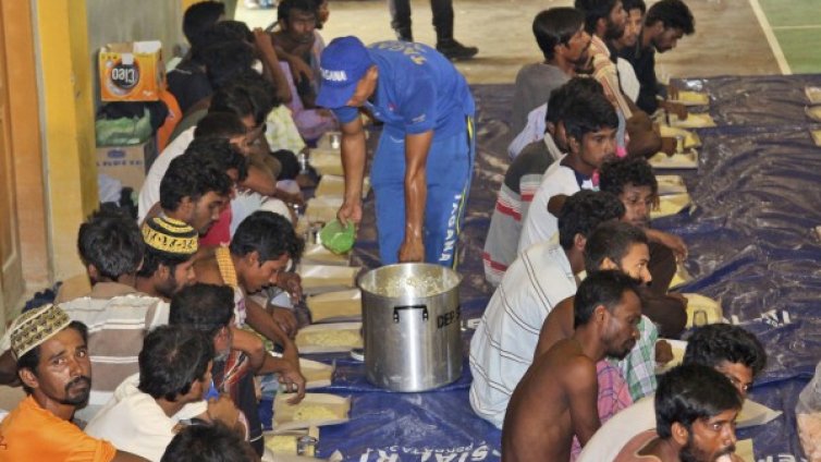 Хиляди бежанци бедстват в морето, Индонезия не ги иска