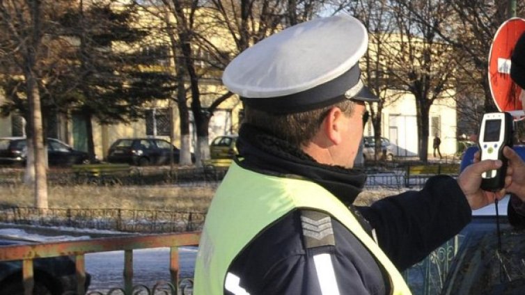 Баща с 3,47 промила карал щерка си на градина