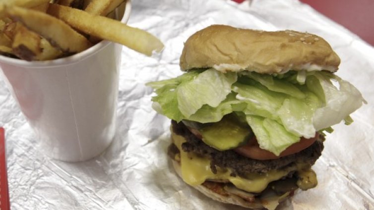 Мъжете поръчват бургери, жените - италианско