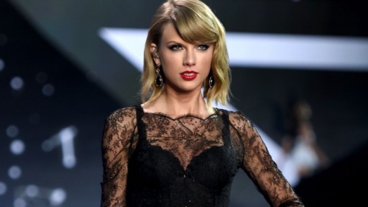 Тейлър Суифт е най-секси жена за 2015-а