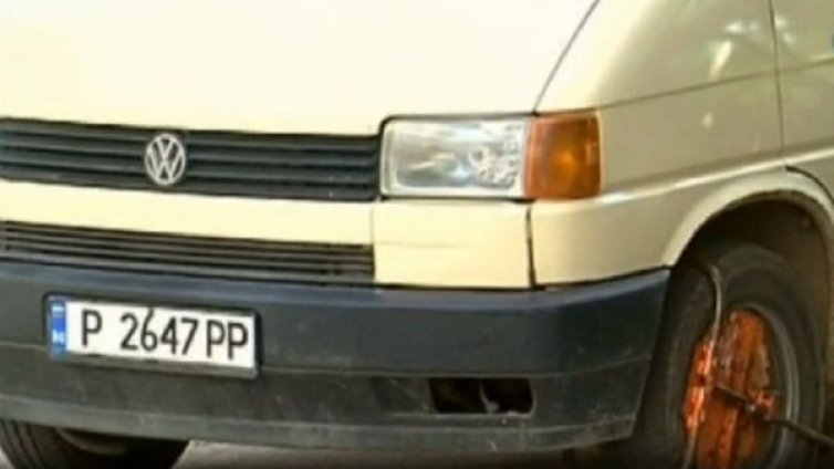 "Арестуваха" със скоби линейка в Русе