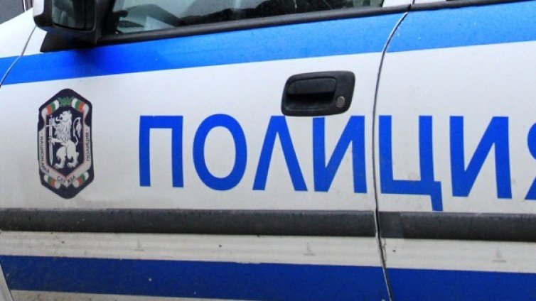 Млад мъж заплаши 14-годишен с нож в училищен двор
