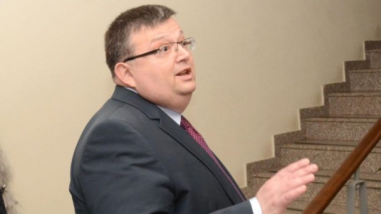 Цветан Василев ще бъде разпитан, ако бъде екстрадиран