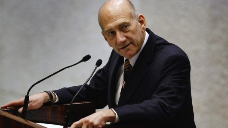 Бивш израелски премиер в затвора за корупция