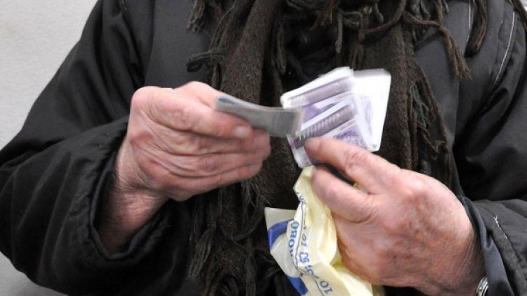 Социалната пенсия за старост "скача" с 2.15 лв.