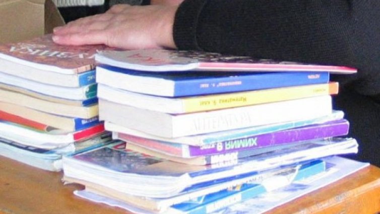 НС мъдри: По колко учебници да има по предмет?