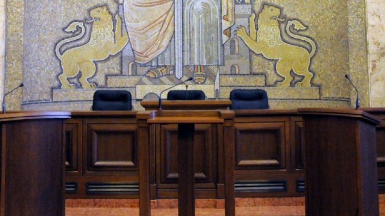 Съдът остави в ареста съпрузите обирджии