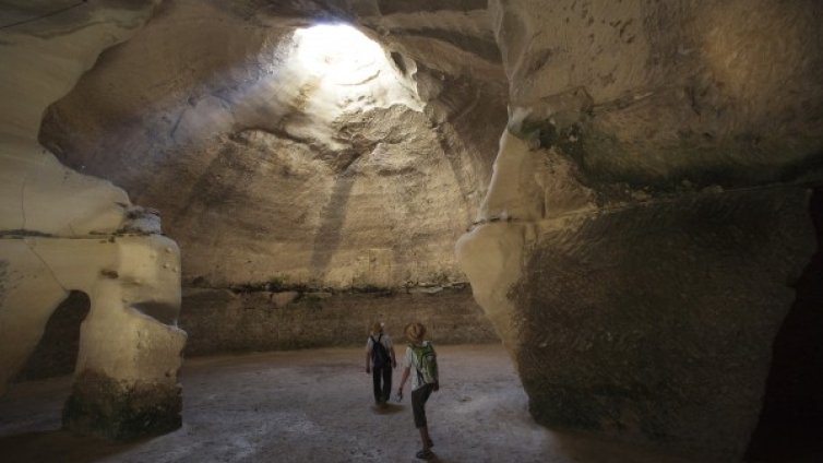 Археолози откриха 800-годишно казино