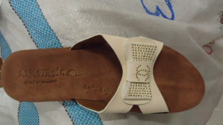 Менте чехли "Шанел" спипаха на "Лесово" 