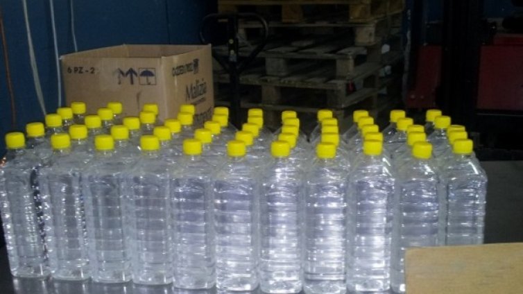 Митничари задържаха 30 хил. литра вино менте