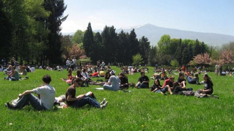 Цял ден &bdquo;Чети с мен&rdquo; по полянки и градинки