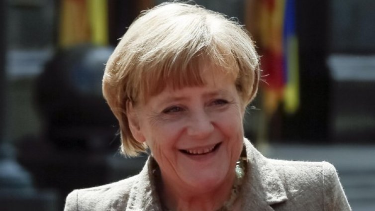 Какво е общото между Facebook и пералнята? Меркел знае!