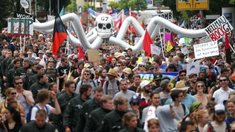 Хиляди на протест срещу срещата на Г-7 в Германия