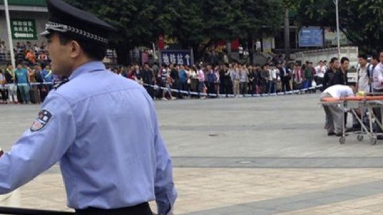 Петима души са убити при престрелка в Китай