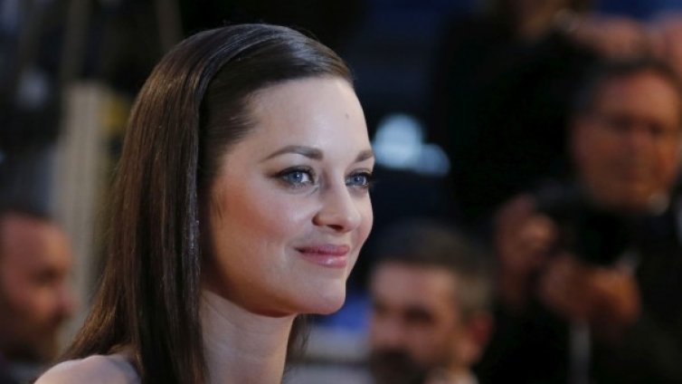 Марион Котияр и Брад Пит се влюбват на екрана