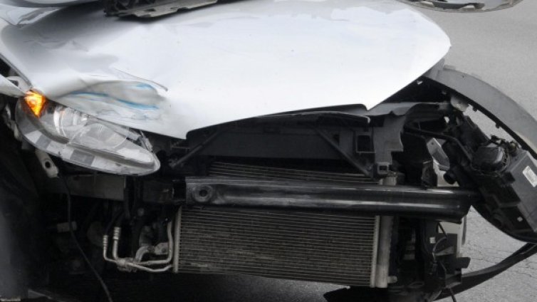 Двама души са с опасност за живота след катастрофи през денонощието