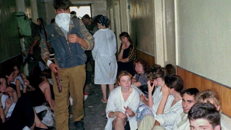 Очи в очи с тероризма: Разкази на оцелели в Будьоновск