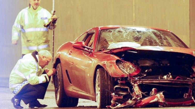 Добър футболист, скъпа кола! Но и белята става